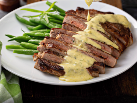 Steak, bearnaise sauce og pommes frites